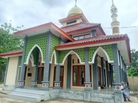 Wujudkan Kepedulian Sesama, Masjid Al-Ikhlas Tuwuhan Salurkan Zakat Fitrah kepada 124 Penerima